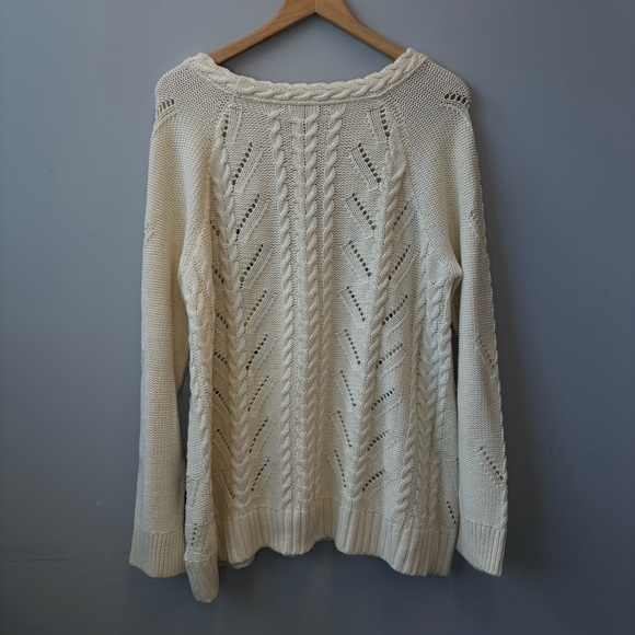 Knitted and Knotted XL Sweater cable knit ribboned - Picture 10 of 13